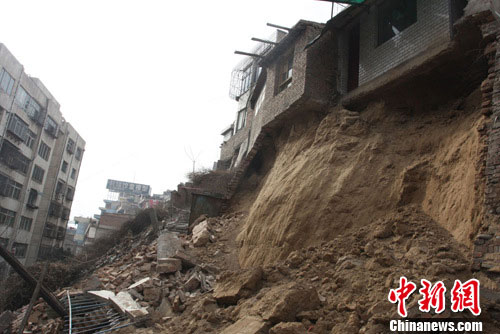 17��18�r(sh��)50���S���m���г��P(gu��n)�^(q��)����ƺ�ֵ���Ҝ�3̖(h��o)�l(f��)��߅�±��������������s50�����ס��T־܊ �z